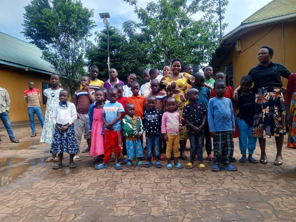 SKWT with children and community members